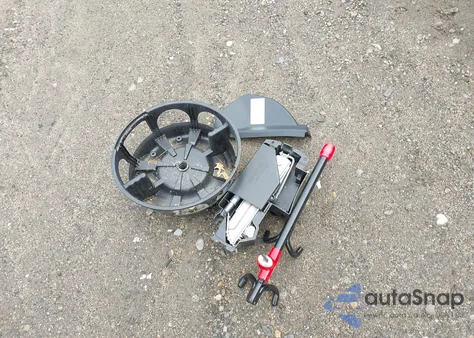 2011 Mercedes-Benz E 350 4Matic z USA, uszkodzony, nr VIN WDDHF8HB1BA432394